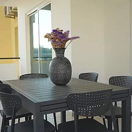 Mackenzie Boutique With Pool Ξενοδοχείο 4*